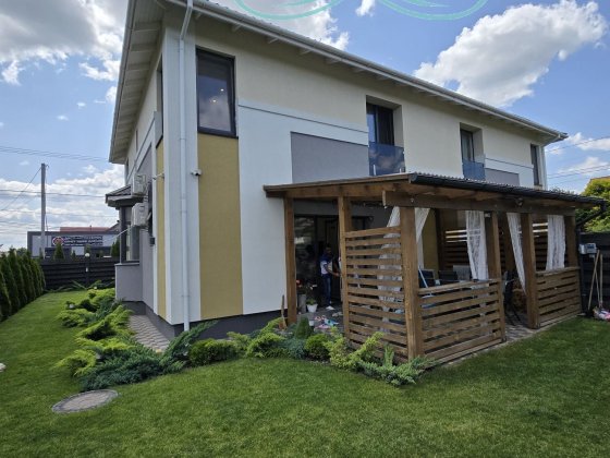 4 окремі кімнати+ Кухня студія  ‼️з Ремонтом Залишається все! 3 сотки Гатне