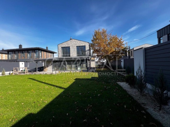 Продаж цегляного будинку 210 м² з ремонтом і погребом у с. Ходосівка - фото 1