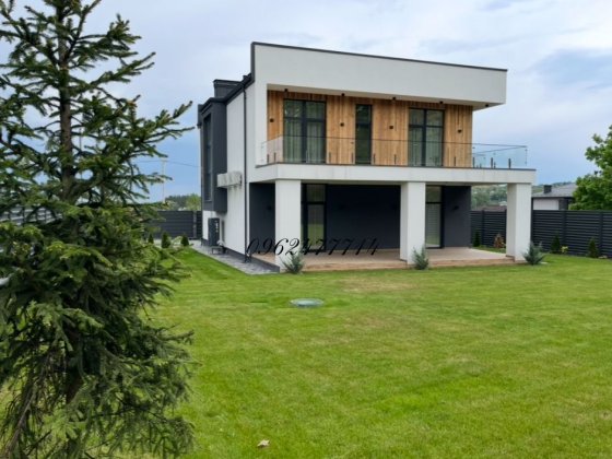 Стильний будинок HIGH-TECH за панорамною ділянкою на холми Ходосівки‼️ Ходосівка