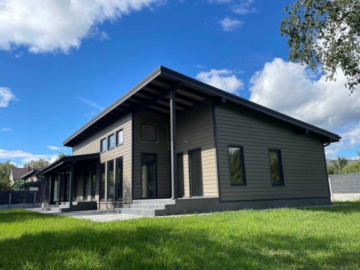 Продаж будинку з верандою і ділянкою на 10 сот. в мальовничому Ворзелі - фото 1