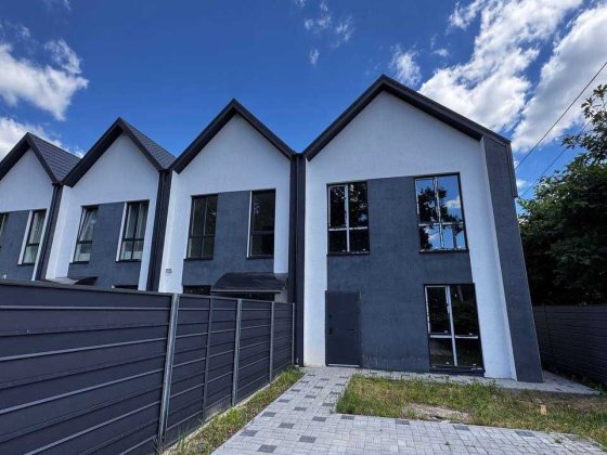 Продаж  таунхауса у Ворзелі —  комфорт і природа поруч зі столицею! Ворзель