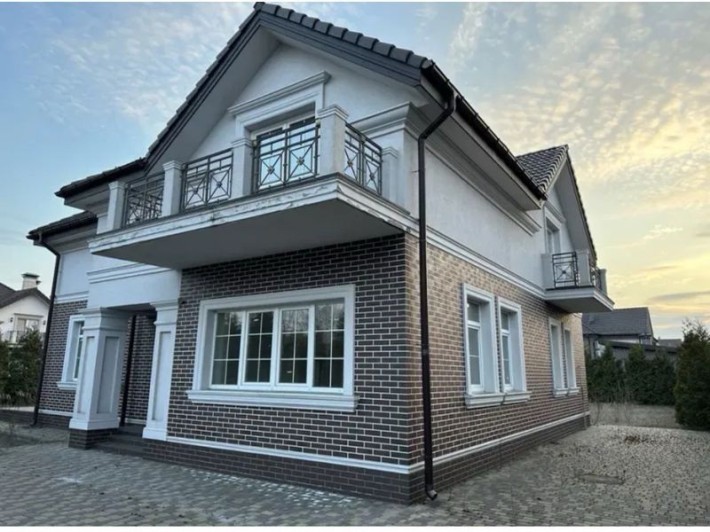 Двоповерховий житловий будинок та 10 соток землі riviera club - фото 1