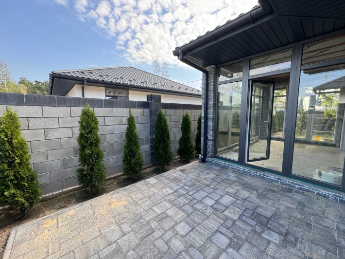 Продам просторий будинок з терасою та усіма комунікаціями,Без комісії - фото 1