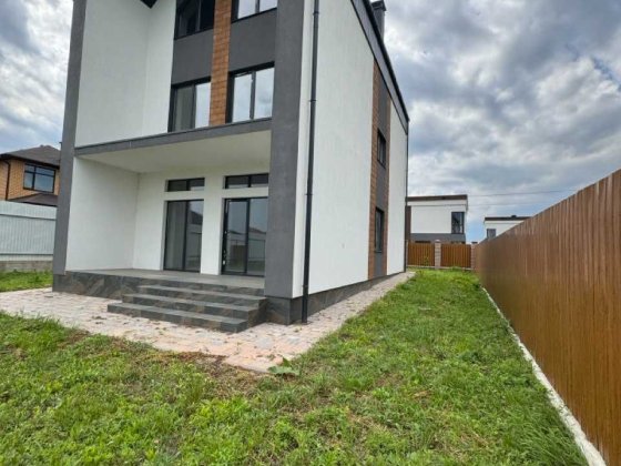 Продається новий будинок від власника біля озера Белогородка