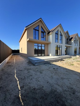 Таунхаус 100 м² під Києвом з тепловим насосом Vaillant від забудовника - фото 1