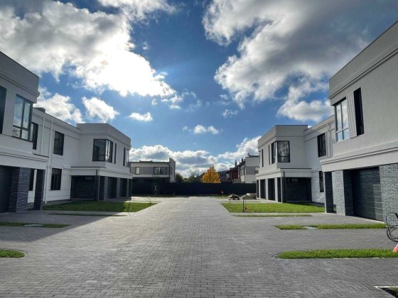 Чудові ТАУНХАУСИ з гаражем! 2,7 соток, центральні комунікації. Чабани Чабаны