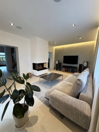 Будинок з дизайнерським ремонтом 180 м2 | 8 соток | Чабани - фото 1