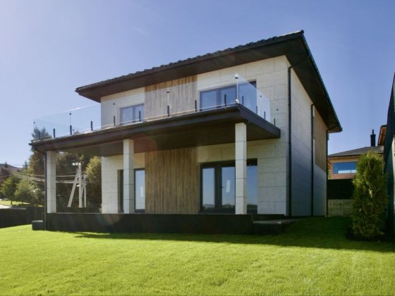 Продаж будинку без ремонту в Лісниках Лісники