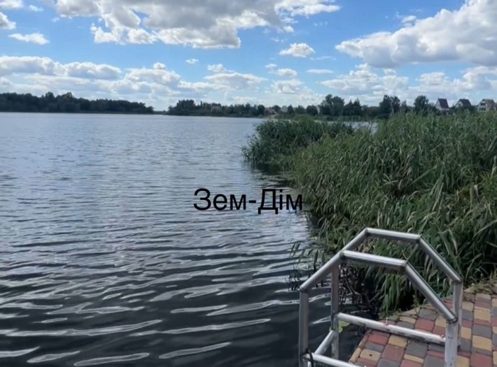 Маєтом на Дніпрі 2,5 Га землі з вихід на воду 1200 кв забудов - фото 1