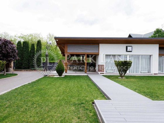 Продаж якісного будинку з просторою територією в Лісниках Лісники