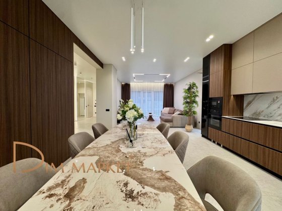 Панорамний будинок 230 м² у Лісниках з ремонтом і меблями Лісники