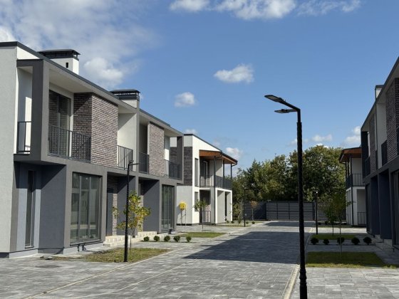 Дуплекси 112 і 136 метрів Гнедин