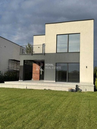 Продаж будинок з ремонтом Гніднин 232м2 10 сот + 2,5сот власного пляжу - фото 1