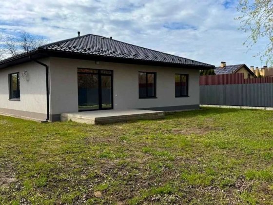 Сучасний будинок у селі Гнідин — комфорт поруч із природою Гнідин