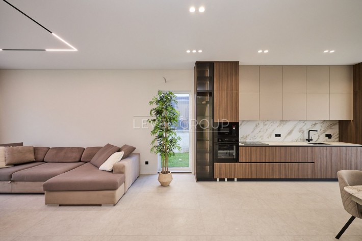 Продається будинок з сучасним ремонтом, 230 м2, Лісники - фото 1