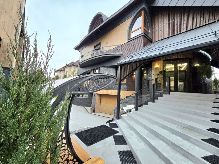 Будинок 400 м2 новий ремонт є басейн гараж газ сауна хамам с. Лісники - фото 1