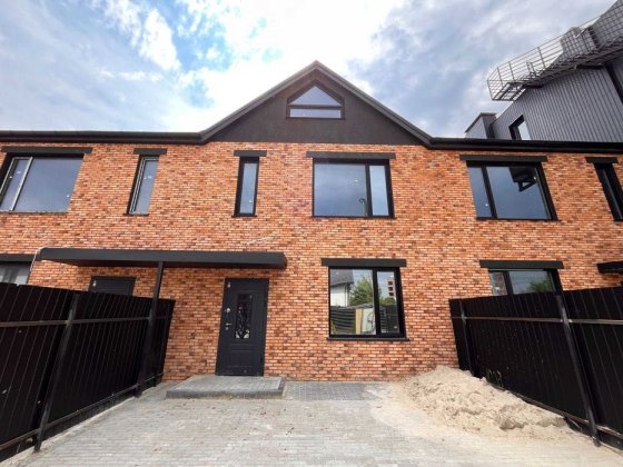 Танхаус з сауною 111 м², газ, тепла підлога, електророзводка, 10 хв Стоянка