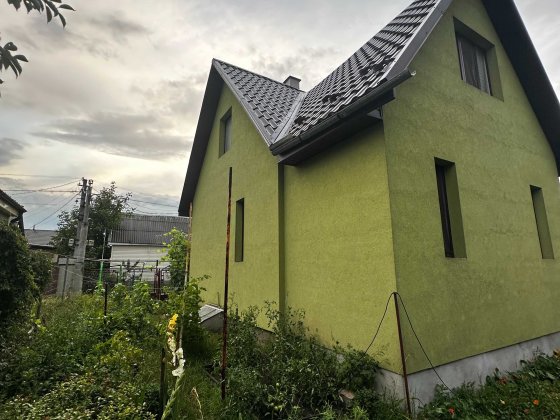 Продаж будинку з ремонтом на ділянці 5 соток біля Києва Стоянка