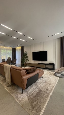 Ексклюзивний Будинок З Дизайнерським Ремонтом та Виходом у Ліс - фото 1