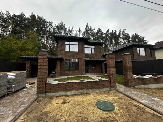 Будинок з власним виходом до лісу Гореничі