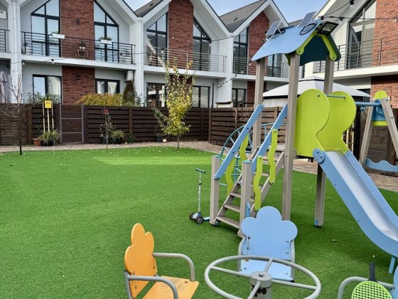 продаж таунхауса з центральними комунікаціями 65000 Стоянка