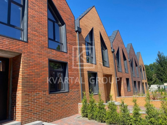 Продаж / Таунхаус / дор. Лісова, Стоянка - фото 1