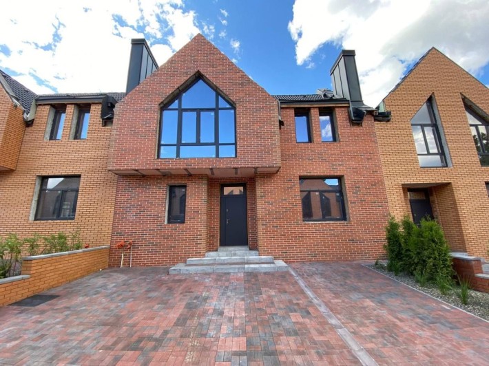 Продаж / Таунхаус / Лісова, Стоянка - фото 1