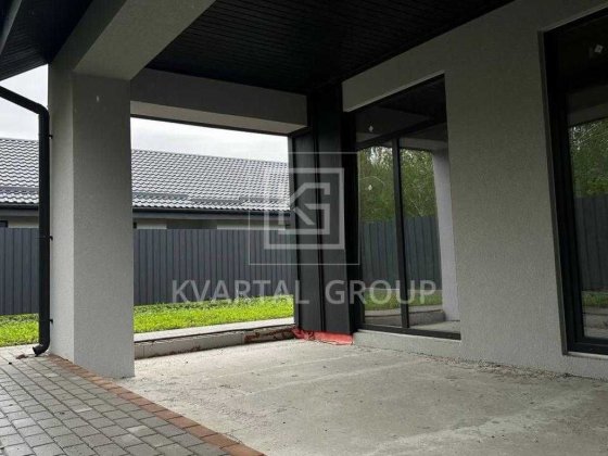 Новий будинок 95м² з терасою і 4 сотками землі Стоянка