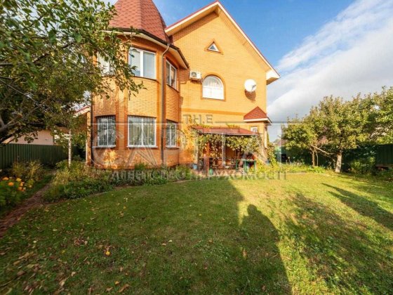 Продаж / Будинок / 248 м2 / Стоянка / вул. Ірпінська, 148 Стоянка