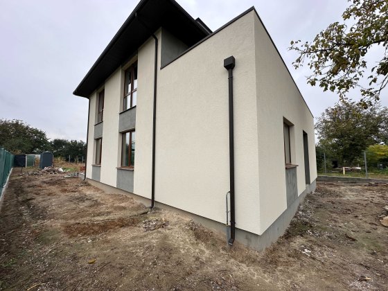 Будинок мрії біля лісу — тиха, красива асфальтована вулиця Віта-Поштова