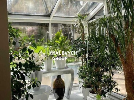 Продається елітний будинок с. Стоянка в закритому котеджному містечку Стоянка