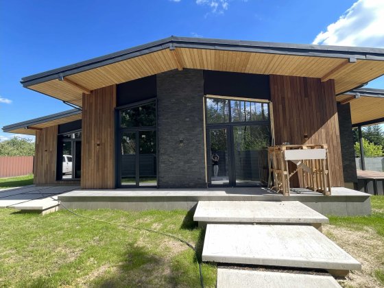 Продаж ексклюзивного будинку з ділянкою на 8 сот. в Дмитрівській Бучі Стоянка