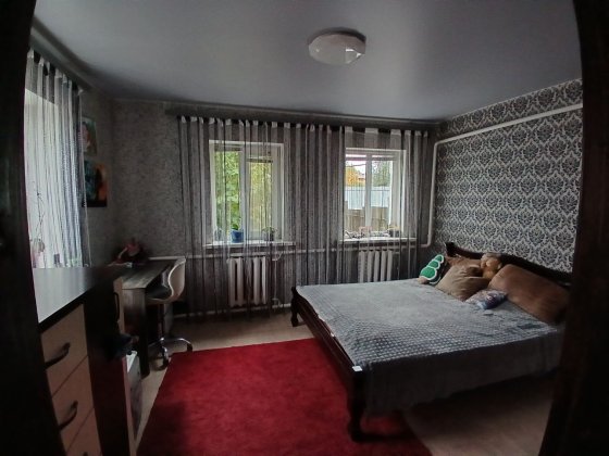 Продам частину будинку  терміново в м. Сквира, з окремим подвір'ям. Сквира