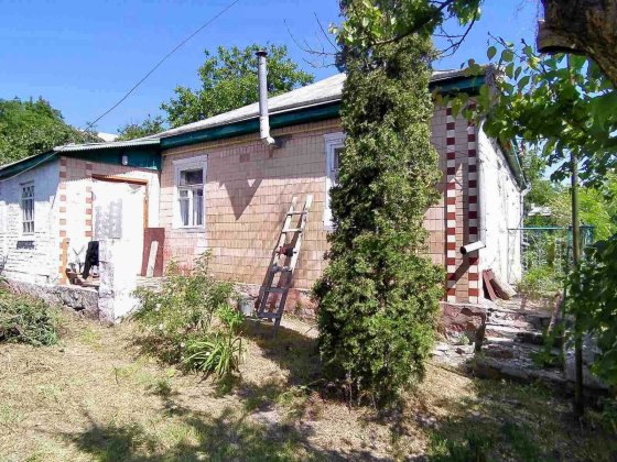 Будинок неподалік річки. Богуслав, Київська обл. Богуслав