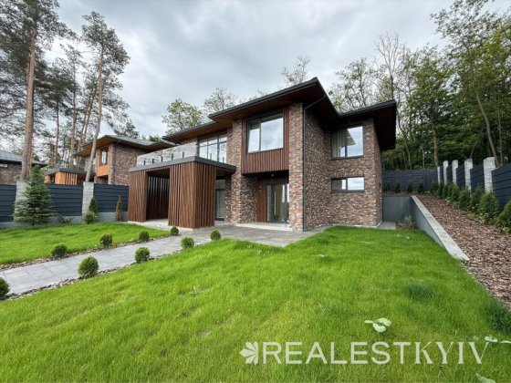 Елегантний будинок у Віті-Поштовій поряд з лісом Віта-Поштова