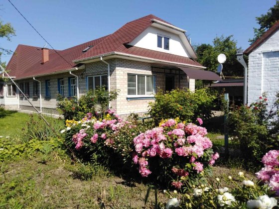 Продається 4-кімнатний житловий будинок в м.Ржищів 22 сотки землі Ржищев