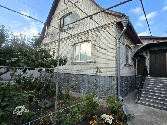 Продаж затишного будинку смт Рокитне, розглядаємо сертифікати Рокитное