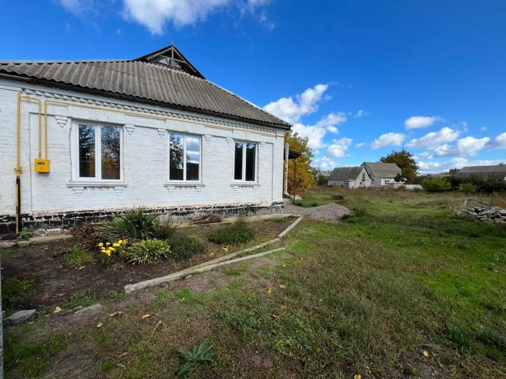 Продам будинок смт Рокитне - фото 1