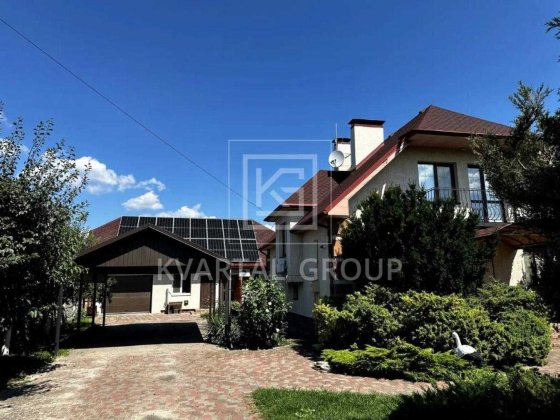 Просторий будинок 150 м² + гостьовий 80 м² у центрі Бородянки Бородянка