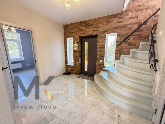 Витончений будинок в Макарові Макарів