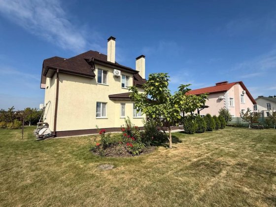 Просторий сучасний будинок у Березівці Березовка