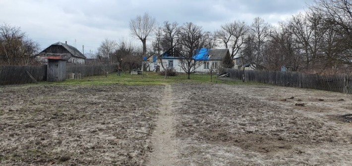 Дом (1/2частина, Будинок під відбудову, згорів дах, 15 соток землі) - фото 1