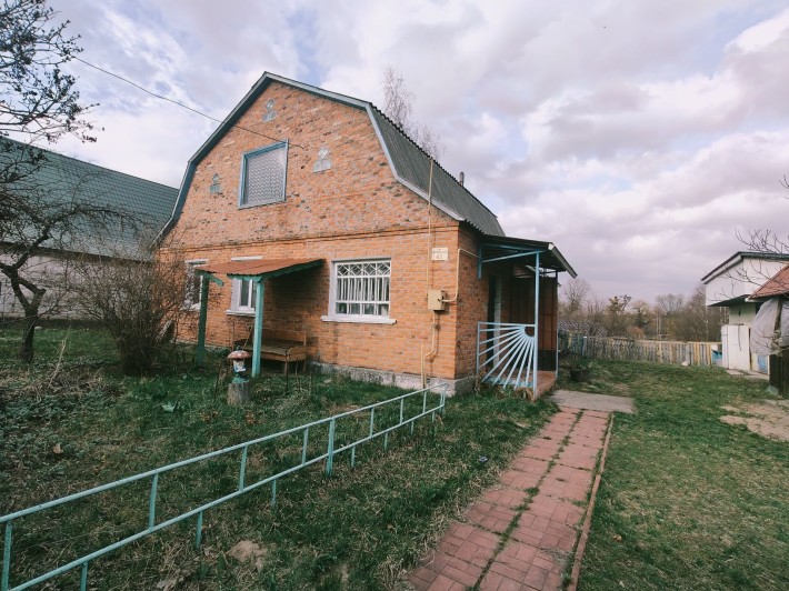 Бабинці-продам цегляний капітальний будинок в центрі селища ! - фото 1