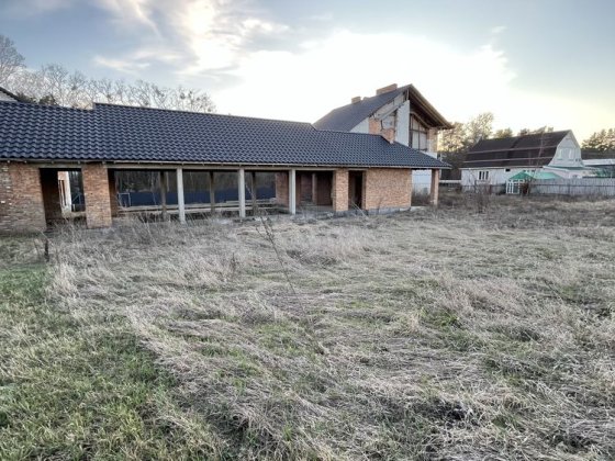 Недобудова в 1000 кв.м на ділянці 40 соток Блиставица
