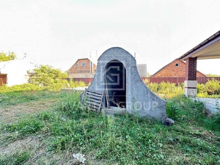 Великий будинок з просторою ділянкою поряд з Києвом! - фото 1