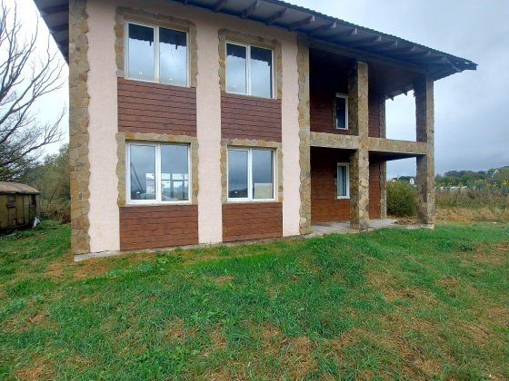 Продаётся просторный дом в живописном тихом месте Бузова