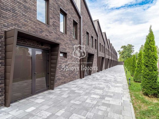 Таунхаус, 2 поверхи, ділянка — 1,5 сотки. с. Гора, Бориспільський р-н Кедина Гора