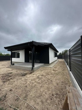 Одноповерховий будинок в Дмитрівці поруч ліс та центральна дорога - фото 1