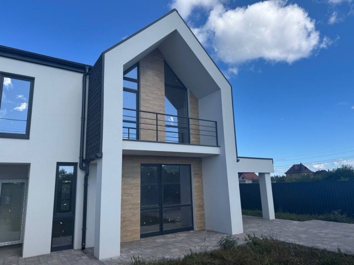 Сучасний будинок у передмісті — простір, якість і комфорт - фото 1