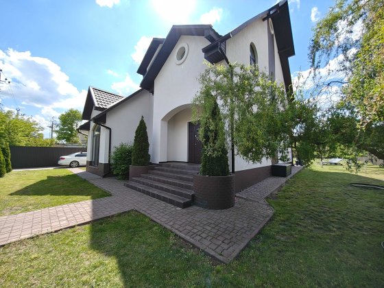 Двоповерховий будинок у Дмитрівці комфорт, простір і безпека дляродини Дмитровка